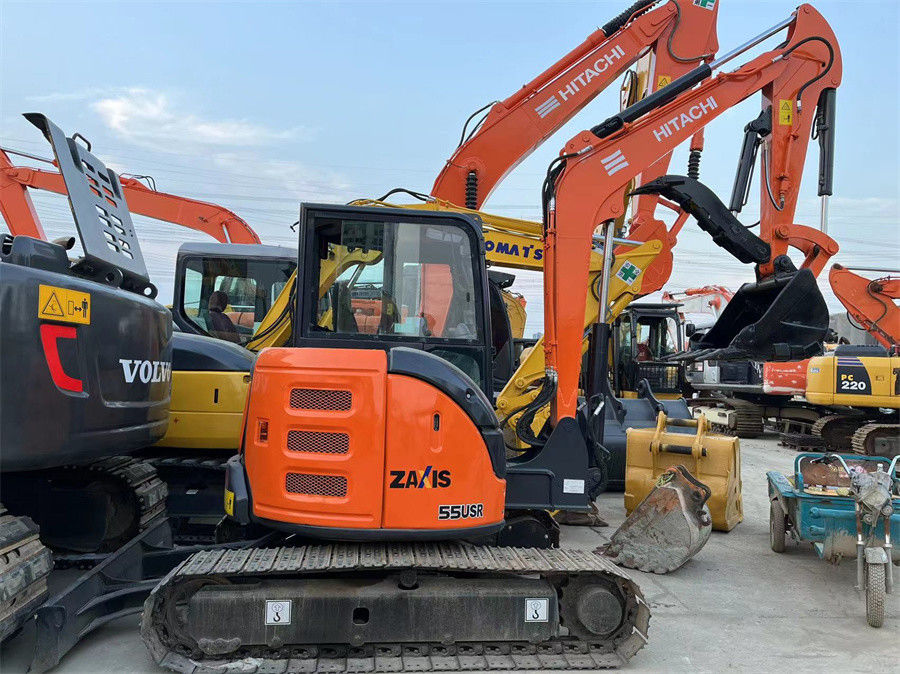 Ekskavator Perayap Mini Hitachi Zx55 Bekas Berat 5ton Warna Merah
