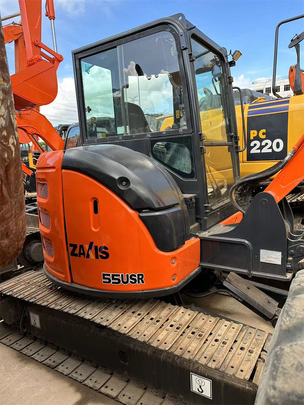 Ekskavator Perayap Mini Hitachi Zx55 Bekas Berat 5ton Warna Merah