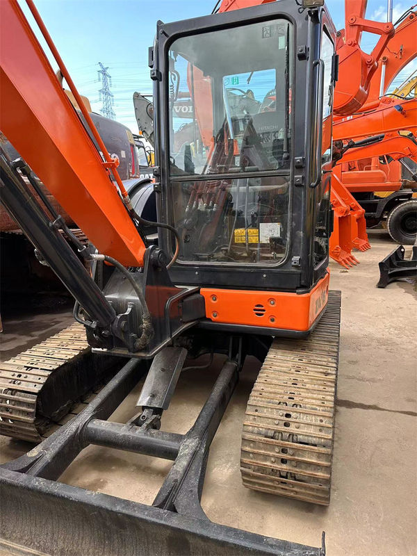 Ekskavator Perayap Mini Hitachi Zx55 Bekas Berat 5ton Warna Merah