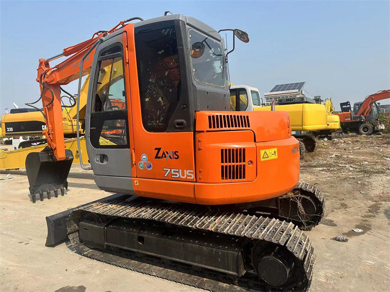 Digunakan Hitachi ZX75US Mini Excavator Digunakan 7.5 Ton Hitachi ZX75 Mini Excavator Digger