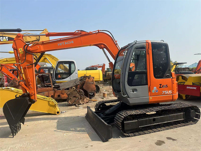 Digunakan Hitachi ZX75US Mini Excavator Digunakan 7.5 Ton Hitachi ZX75 Mini Excavator Digger