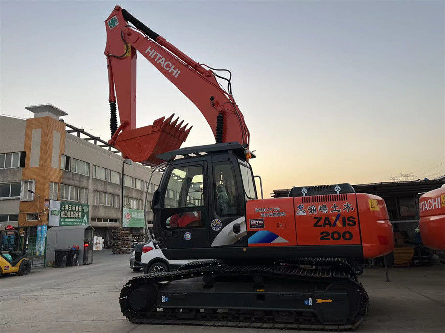 Digunakan Jepang 2021 Tahun Hitachi ZX200 Excavator Kondisi yang sangat baik Warna Merah