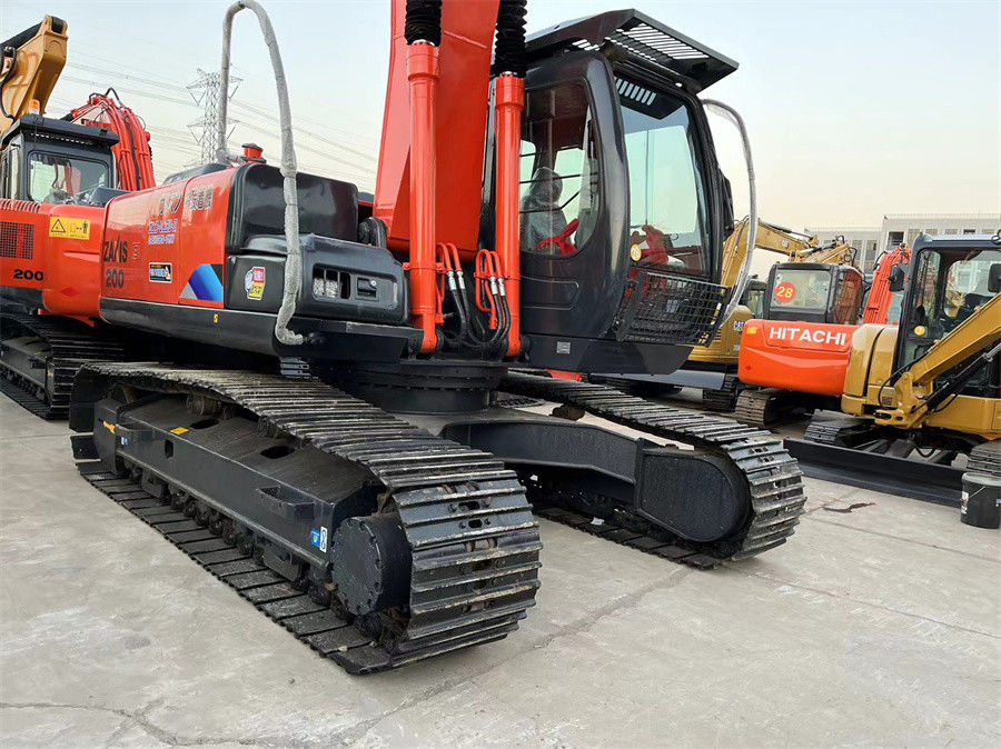 Digunakan Jepang 2021 Tahun Hitachi ZX200 Excavator Kondisi yang sangat baik Warna Merah