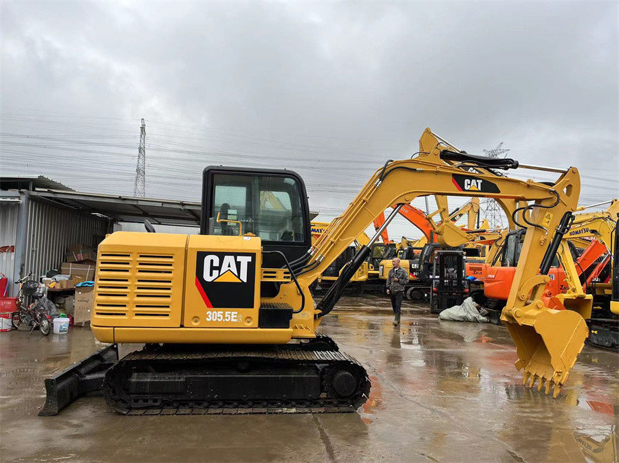 Penggali kecil CAT 305.5E2 Excavator hidraulik bekas Berat 5 ton dengan pisau