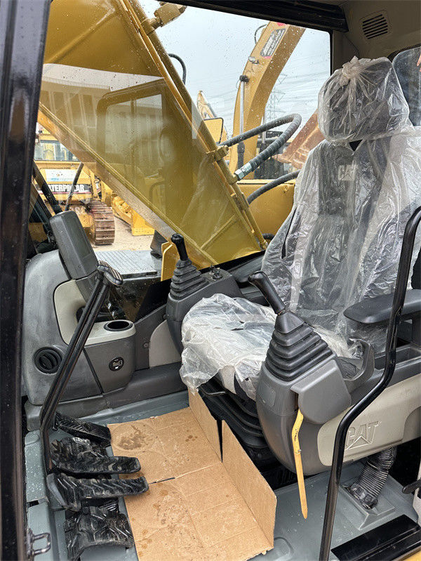 Crawler Moving Type Digunakan Caterpillar Excavator 320D2 untuk Kebutuhan Konstruksi Anda