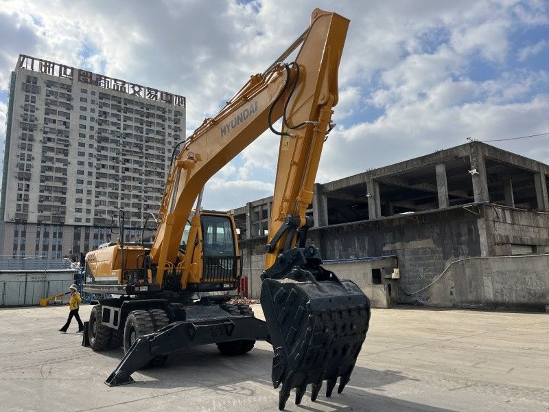 Digunakan Hyundai 210w-9 roda excavator 21 ton ukuran menengah digunakan excavator