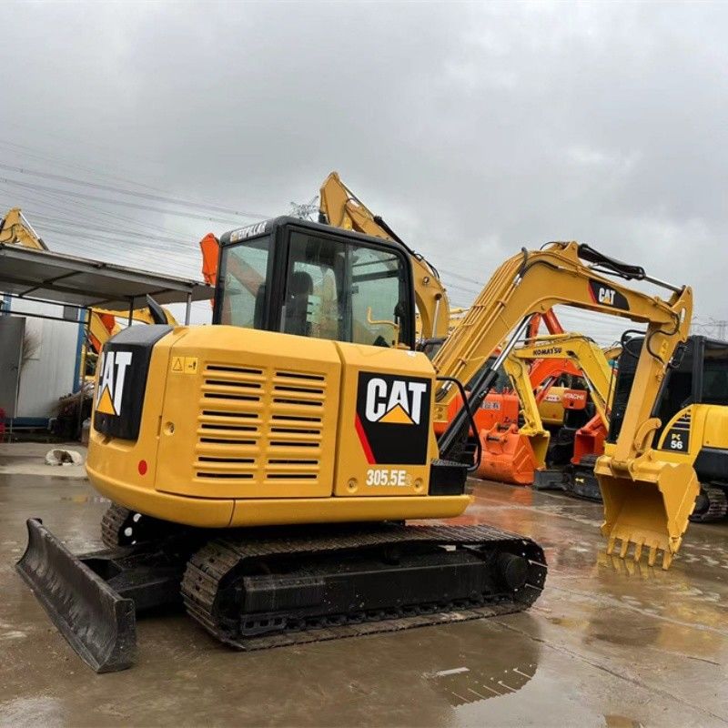 Excavator CAT 305.5E2 berkapasitas 5 ton dengan mesin diesel C2.4 Ukuran kompak