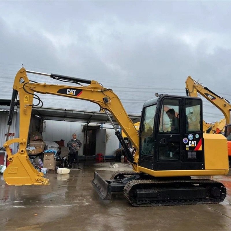 Excavator CAT 305.5E2 berkapasitas 5 ton dengan mesin diesel C2.4 Ukuran kompak