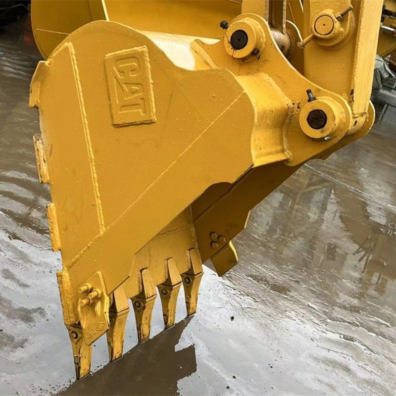 Excavator CAT 305.5E2 berkapasitas 5 ton dengan mesin diesel C2.4 Ukuran kompak