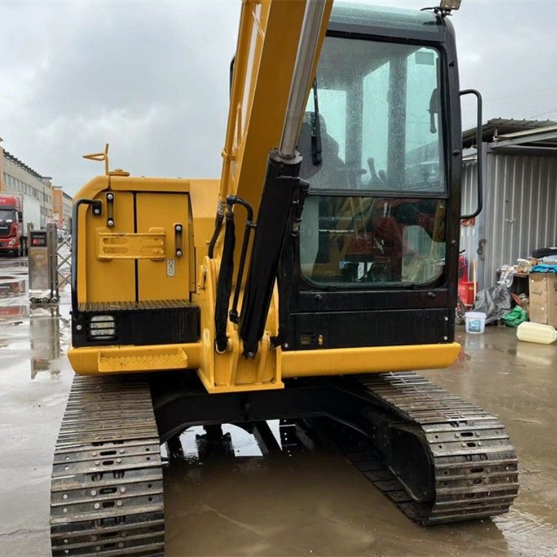 Excavator CAT 305.5E2 berkapasitas 5 ton dengan mesin diesel C2.4 Ukuran kompak