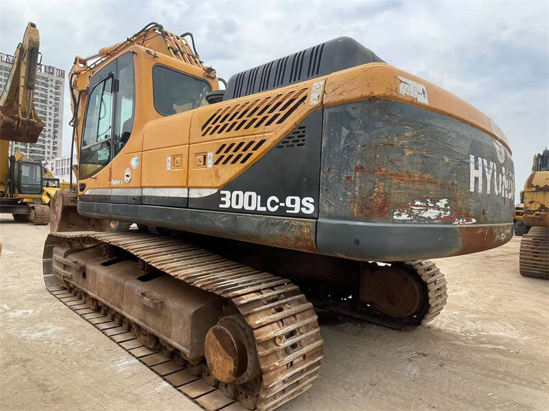 Eskavator Hyundai R300LC-9S Bekas Dijual Terawat Baik Siap Kerja