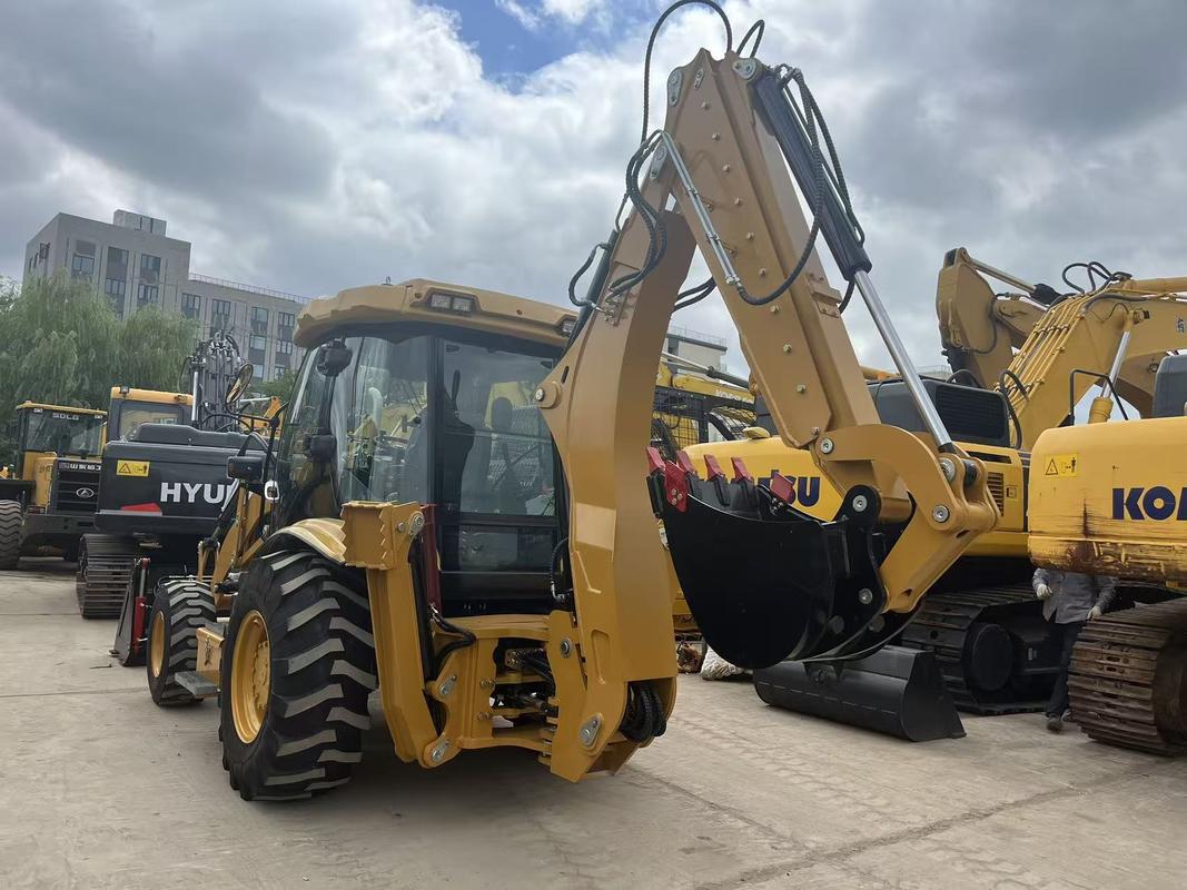 Ekskavator backhoe loader Caterpillar 420F baru dengan ember yang dapat dibuka dan boom yang dapat diperpanjang