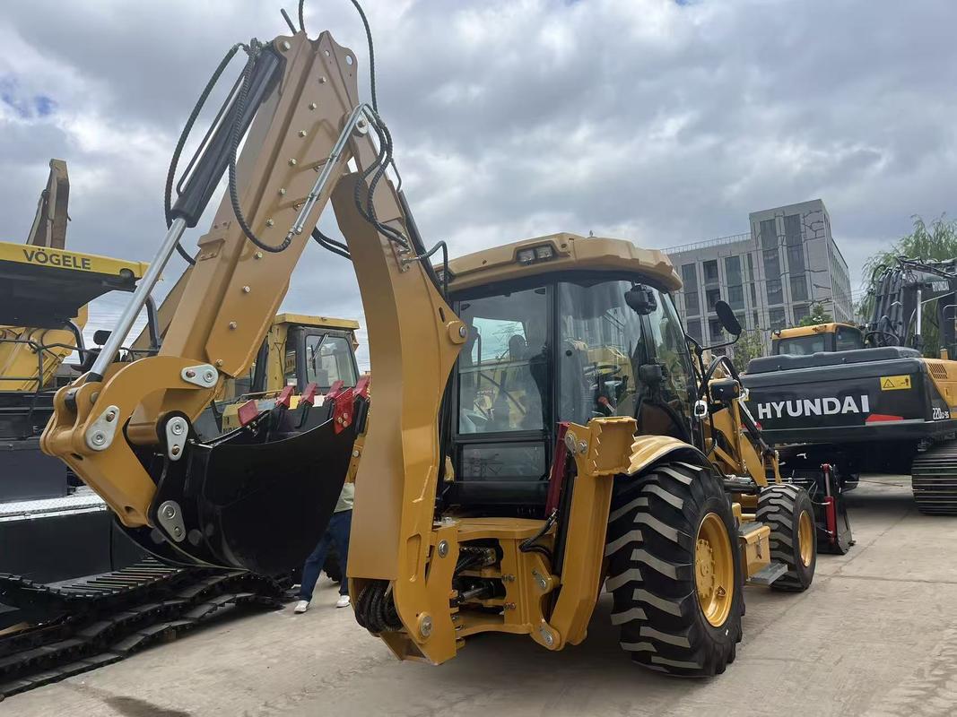 Ekskavator backhoe loader Caterpillar 420F baru dengan ember yang dapat dibuka dan boom yang dapat diperpanjang