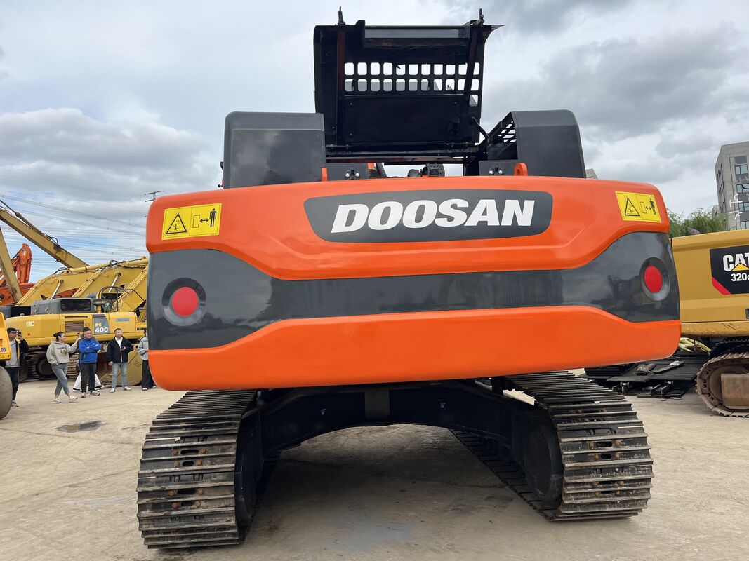 Digunakan Doosan DX340LC-9C Hydraulic Excavator dengan 184 KW Mesin Daya dan 1,5 m3 Ember Kapasitas untuk Earthmoving