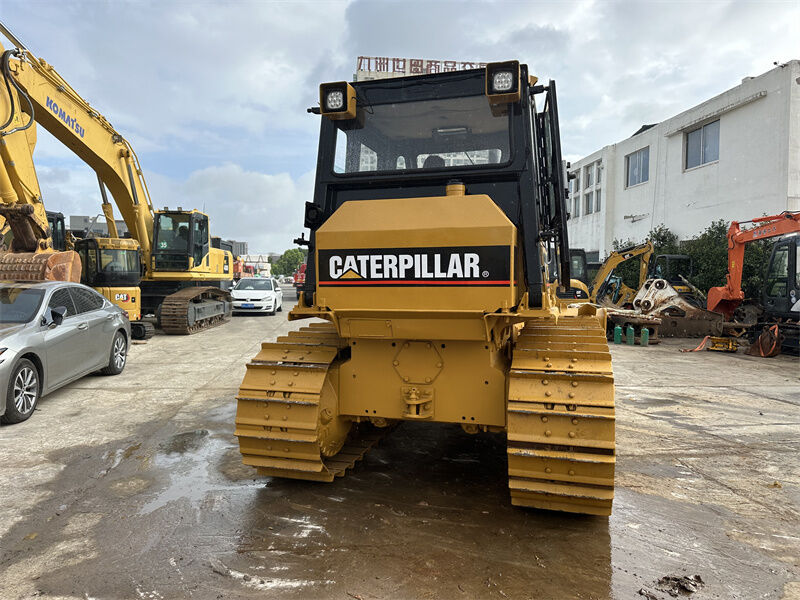 Bulldozer bekas Caterpillar D7G Jenis Jalur Mesin bahan bakar yang kuat Berukuran sedang Ideal untuk meratakan tanah Konstruksi jalan dan pembersihan situs