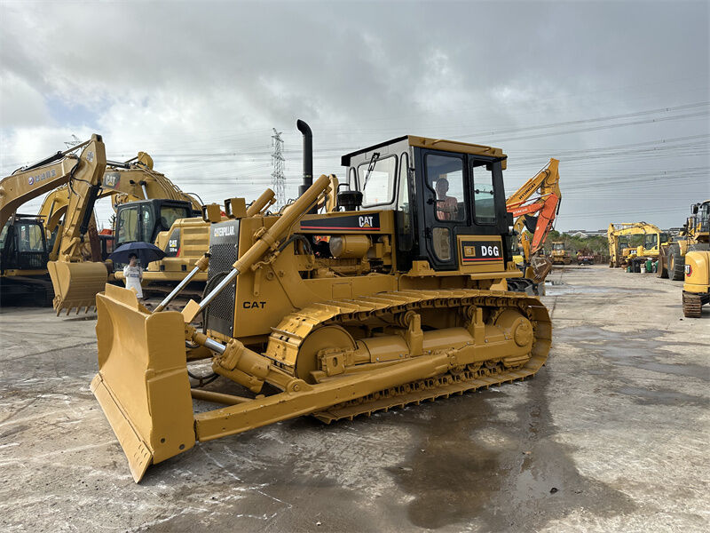 Bulldozer bekas Caterpillar D7G Jenis Jalur Mesin bahan bakar yang kuat Berukuran sedang Ideal untuk meratakan tanah Konstruksi jalan dan pembersihan situs