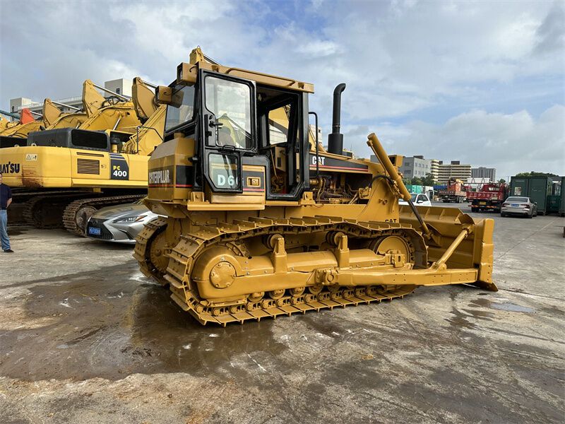 Bulldozer bekas Caterpillar D7G Jenis Jalur Mesin bahan bakar yang kuat Berukuran sedang Ideal untuk meratakan tanah Konstruksi jalan dan pembersihan situs