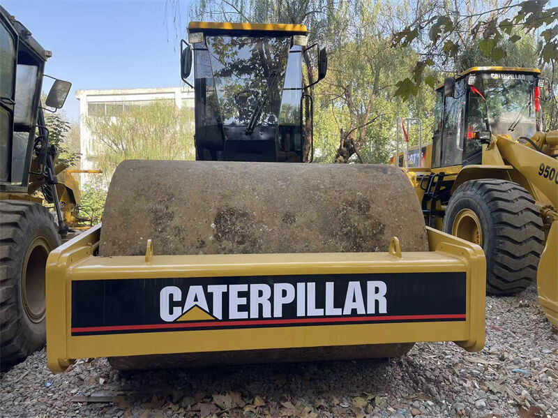 Used Caterpillar CS683E Compactor Used CAT CS683E Single-Drum Vibratory compactor