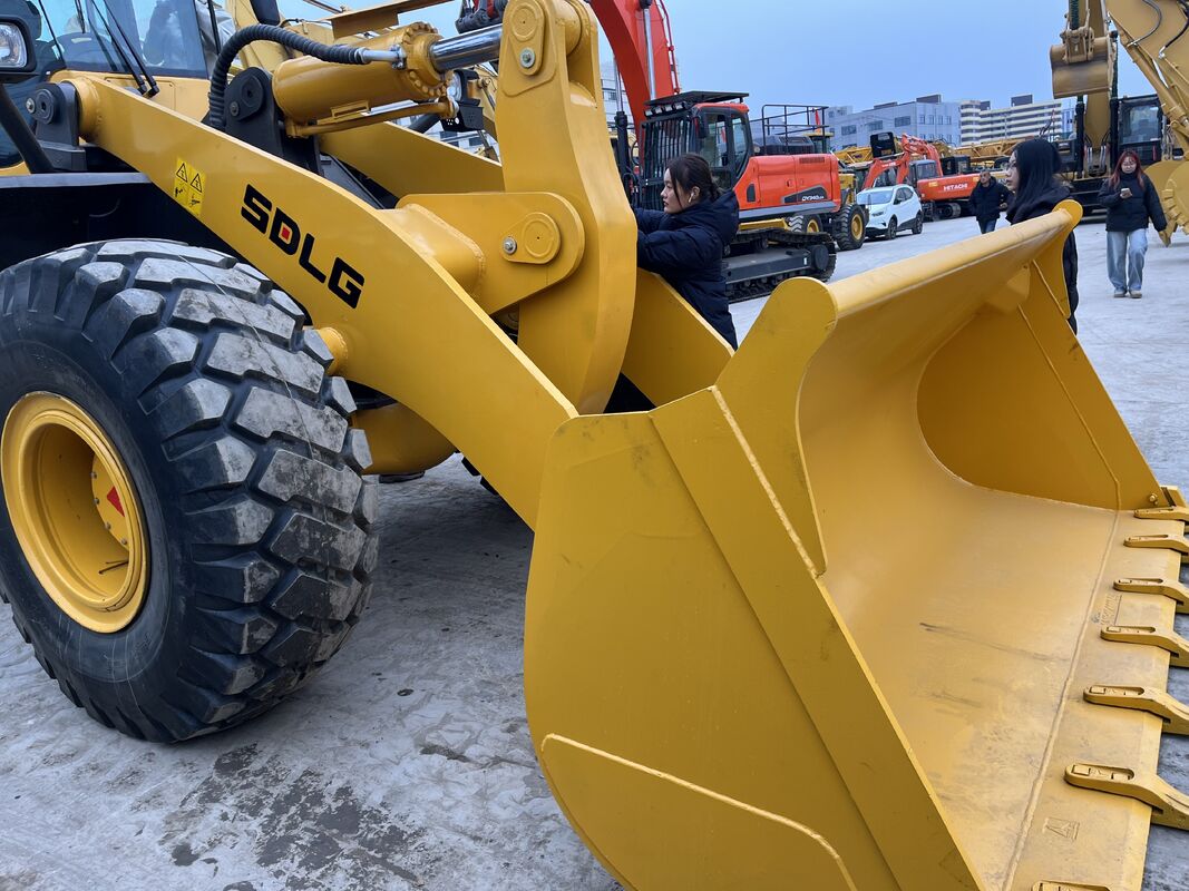 Loader Roda Bekas SDLG L958F Bertenaga Dilengkapi dengan Kapasitas Mesin 9,7 Liter dan Kenyamanan Operator yang Sangat Baik untuk Jangka Panjang